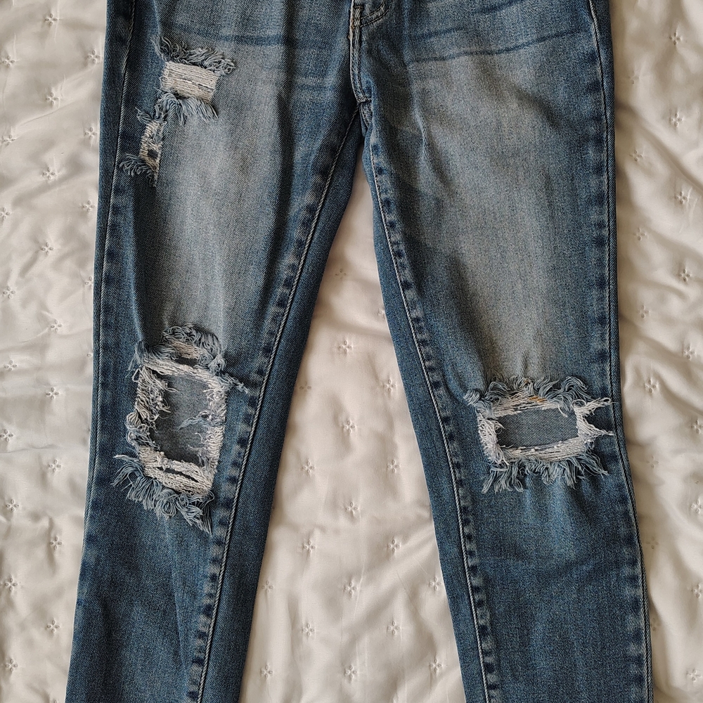 Kan Can Stylish Blue Distressed Women's Jean